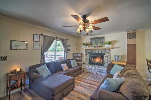 Big Bear Cabin with Deck and Arcade Room, Near Skiing in Big Bear City, USA