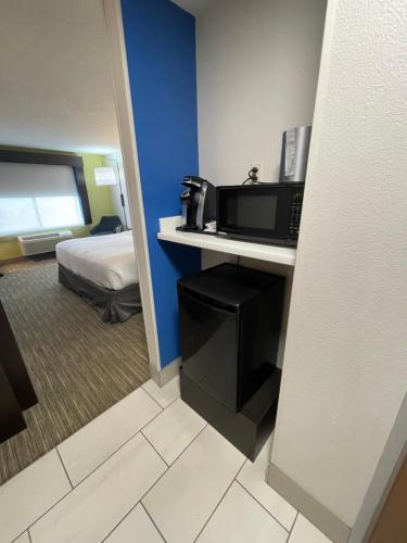 Holiday Inn Express Hotel & Suites Las Vegas, an IHG Hotel