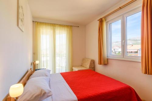Family friendly apartments with a swimming pool Trogir - 16509 - image 4