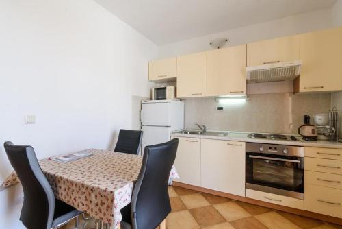 Family friendly apartments with a swimming pool Trogir - 16509 - image 13