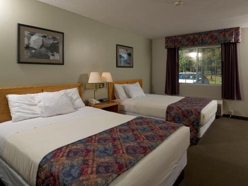 Sierra Sands Family Lodge