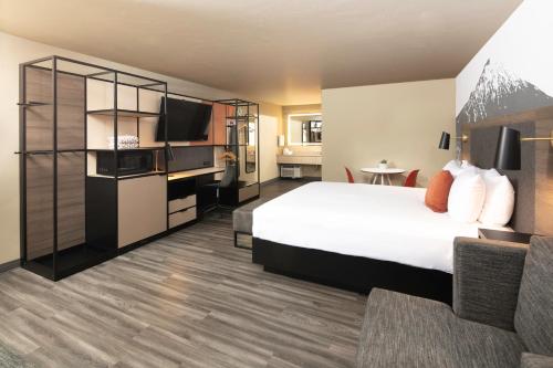 Premium Room, with California King Bed - Disability Access
