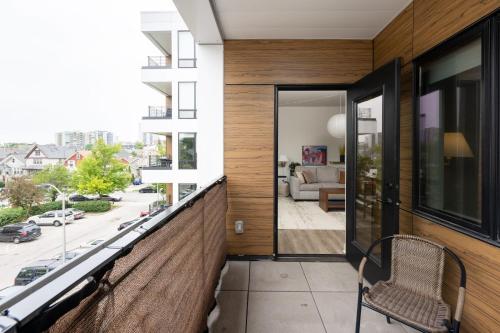 East Side Luxury 1BR Apt - Near Brady St with Balcony and Lounge near พิพิธภัณฑ์ศิลปะการตกแต่ง วิลล่าเทอร์เรซ