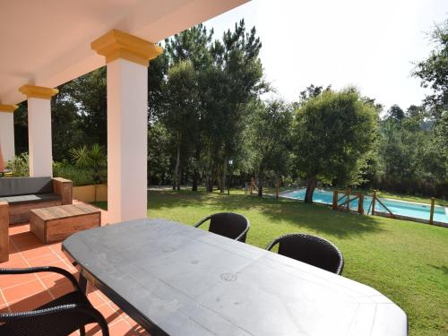 阳台/露台, Family Retreat with Pool Caldas da Rainha in 巴塔拉