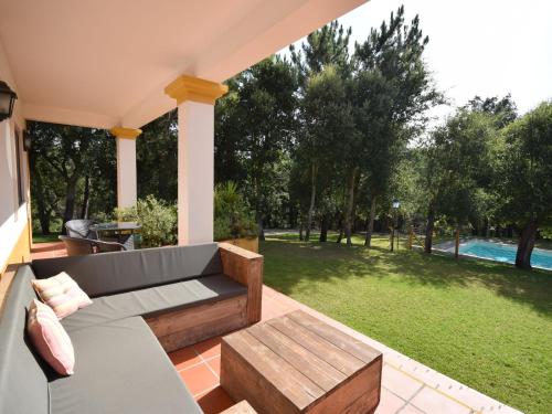 阳台/露台, Family Retreat with Pool Caldas da Rainha in 巴塔拉