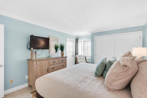 Holiday Surf & Racquet Club 711 by RealJoy Vacations - image 6