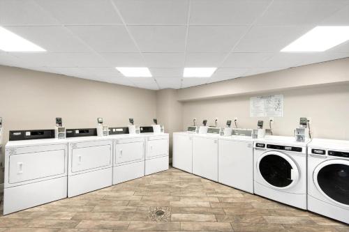 Holiday Surf & Racquet Club 707 by RealJoy - image 2