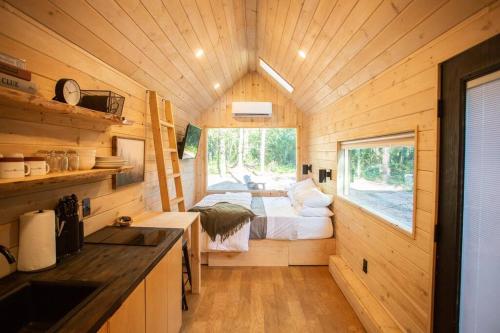 Modern Tiny Home in the Woods - Accommodation - Grantsburg