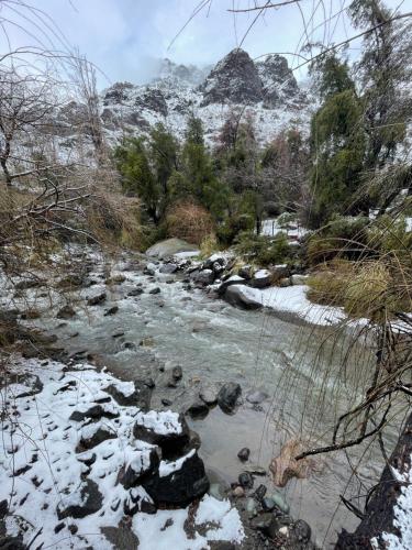 River access mountain cabin at 1 hour and a half from Santiago