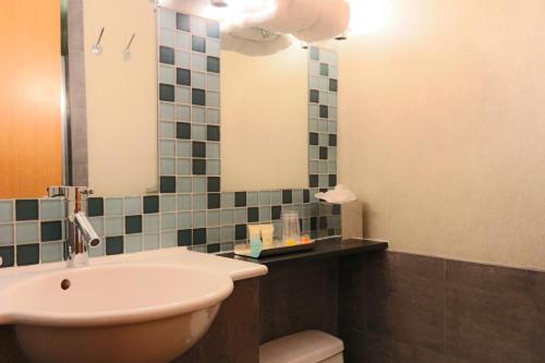 Charlesmark Hotel - image 4