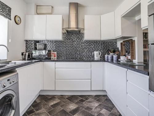 Granary Cottage - image 10