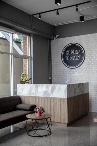 ล็อบบี้, SLEEP TO FLY HOTEL & HOSTEL suvarnabhumi airport near โรงเรียนเทพศิรินทร์ร่มเกล้า