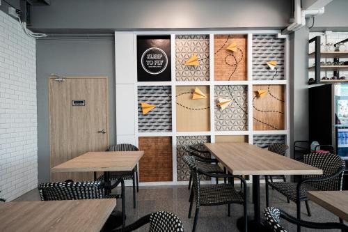 ห้องอาหาร, SLEEP TO FLY HOTEL & HOSTEL suvarnabhumi airport near โรงเรียนเทพศิรินทร์ร่มเกล้า