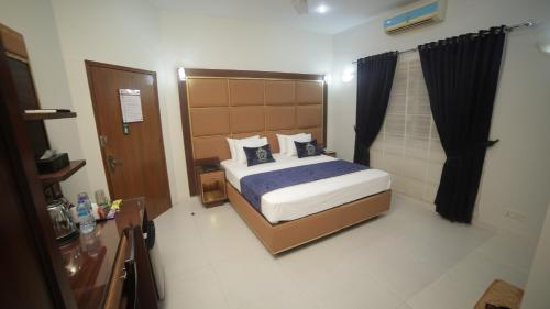 Four Squares Karachi Guest House - Deals, Photos & Reviews