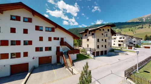 Apartment with Mountain View image 9