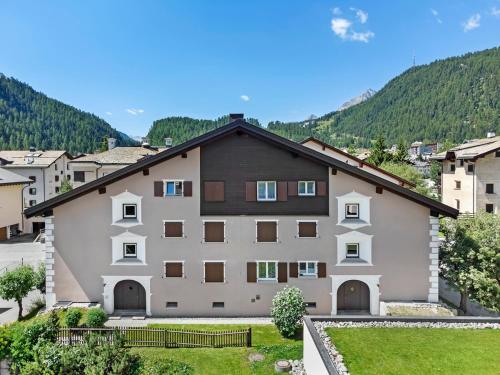Apartment with Mountain View image 4