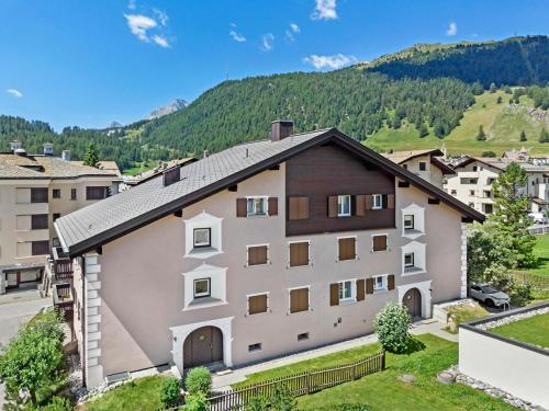 Apartment with Mountain View image 3