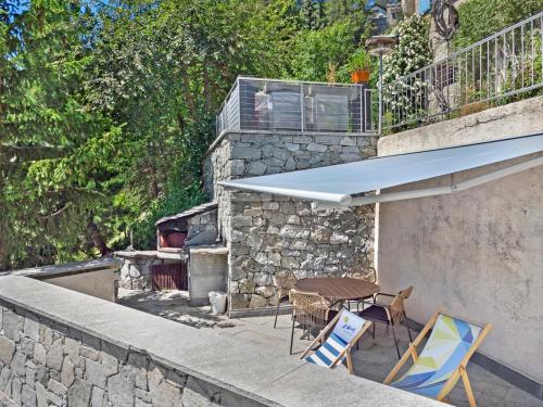 Apartment with Mountain View image 9