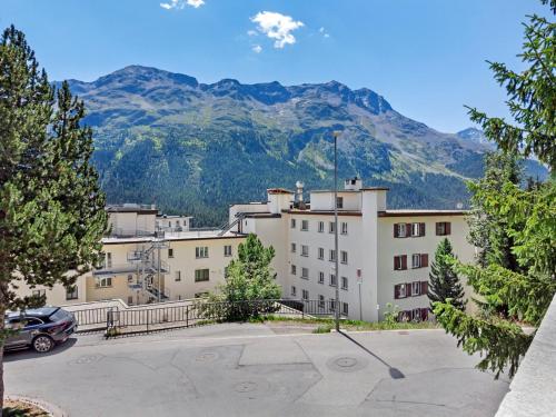 Apartment with Mountain View image 7