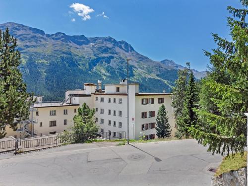 Apartment with Mountain View image 6