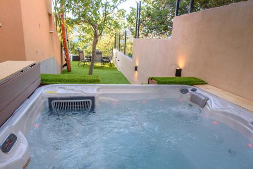 Beach Holiday home with private jacuzzi & parking in 歐克魯格 勾基