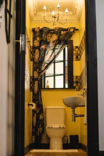 Bathroom, La Casa Nostra Rose Garden in Everton