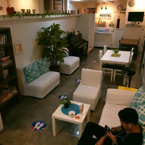 ทัศนียภาพภายนอกโรงแรม, ครอสโร้ดส์ โฮสเทล มะนิลา - ไม่ใช่ที่พักกักตัว (CROSSROADS HOSTEL MANILA) in มันดาลูยอง