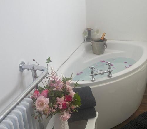 Bathroom, Creggans Cottage in Strachur