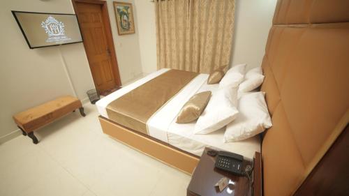 Four Squares Karachi Guest House - Deals, Photos & Reviews