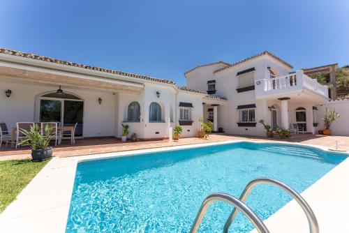 Casa Lorretta Luxurious villa with pool and fantastic patio gîte à louer Marbella Golf & Country Club