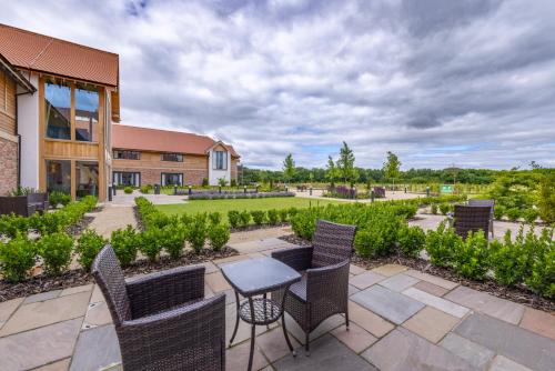 บริการและสิ่งอำนวยความสะดวก, Sandburn Hall in ชานเมืองยอร์ก