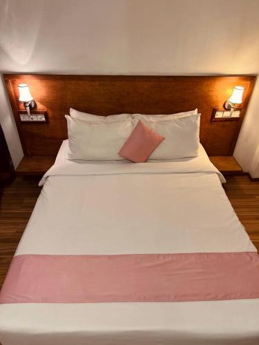 Budget Double Room image 3