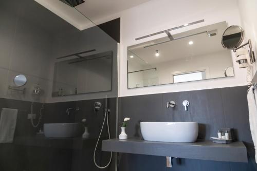 B&B Ruggero Settimo - Room & Suite - image 5