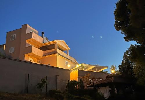  Apartment and Rooms Milak in Rab