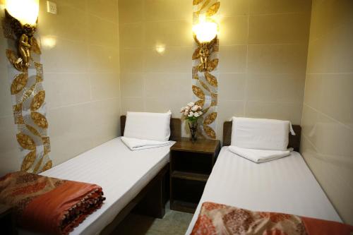 Twin Room image 1
