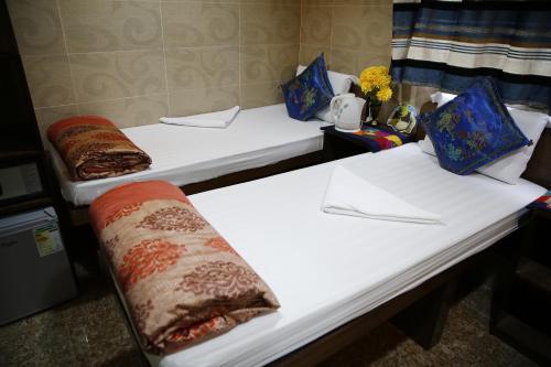 Twin Room room in Legend Guest House