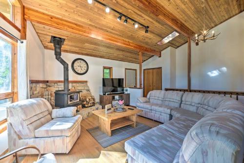 Spacious Tobyhanna Retreat with Deck and Gas Grill! in Tobyhanna, Vereinigte Staaten von Amerika