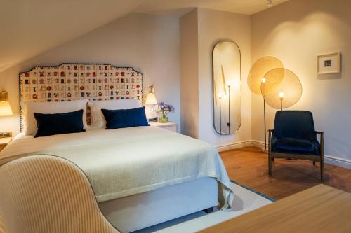 Attic Room image 6