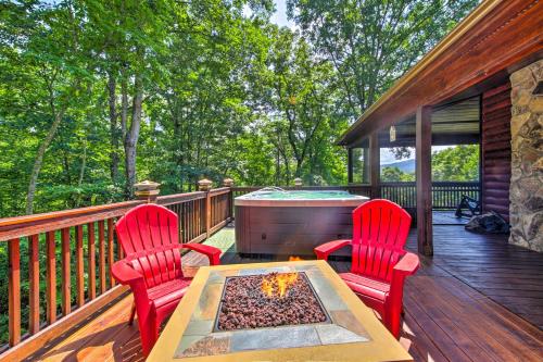 Mineral Bluff Cabin with Hot Tub and Game Room! in Mineral Bluff, USA
