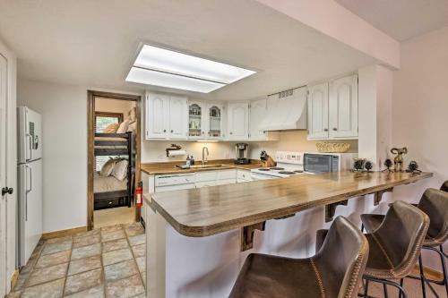 Cozy Breckenridge Townhome Walk to Ski Lift! in Breckenridge, USA