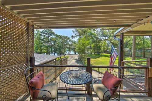 Quiet Home on Lake Hawkins with Kayaks and Dock! in Hawkins, USA