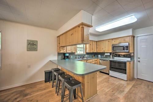East Texas Gem: Lakefront Home on Lake Hawkins in Holly Lake Ranch (TX)