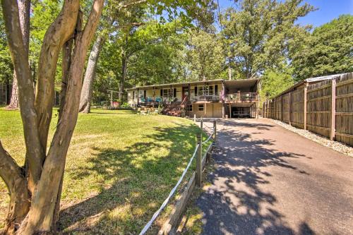 East Texas Gem: Lakefront Home on Lake Hawkins in Holly Lake Ranch (TX)