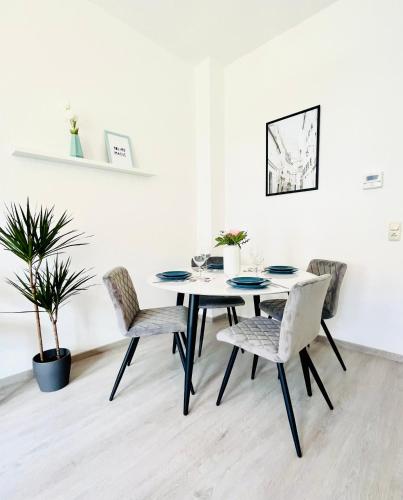 Renoviertes Apartment in zentraler Lage - WLAN, Smart-TV, Küche, Balkon und Queensize-Bett für 4 Gäste