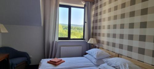 Double or Twin Room with Mountain View