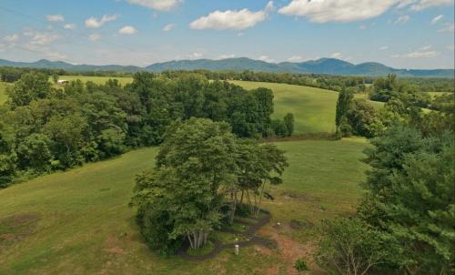 Red Hill Bed and Breakfast in Lovingston, USA