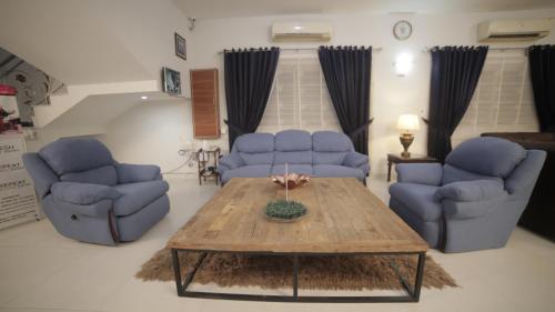 Four Squares Karachi Guest House - Deals, Photos & Reviews