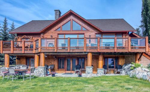 Pine Ridge, Log Home with Lake View and Backyard, Invermere (photo 9)