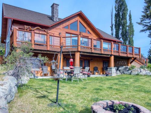 Pine Ridge, Log Home with Lake View and Backyard, Invermere (photo 8)