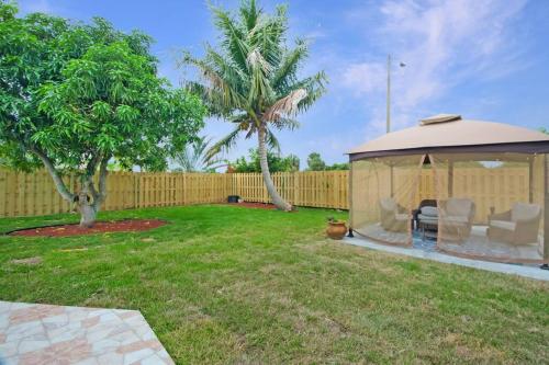 Home in West Palm Beach with Pool and Pool Table! in Spencer Lakes